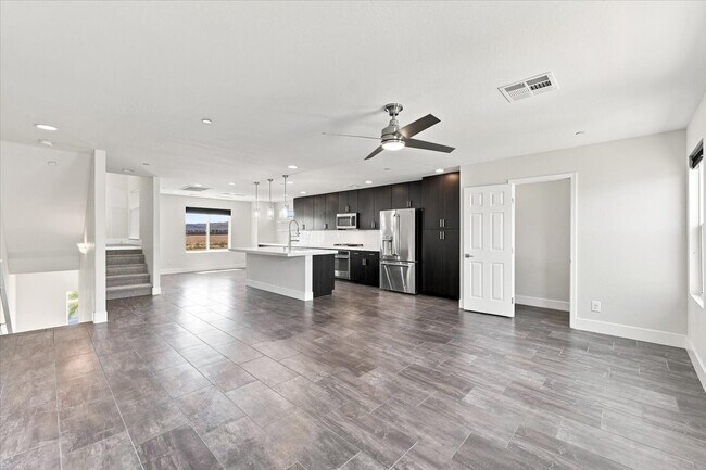 Building Photo - 9050 W Tropicana Ave