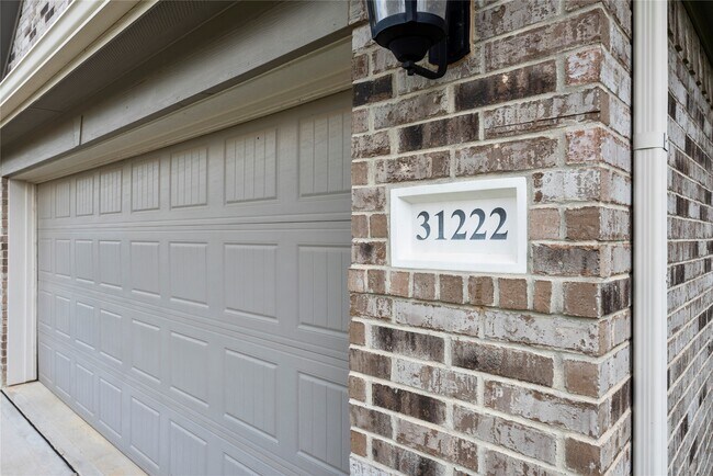 Building Photo - 31222 Pinebrook Falls Ln