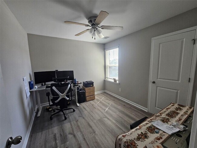 Building Photo - 4707 Waxwing St