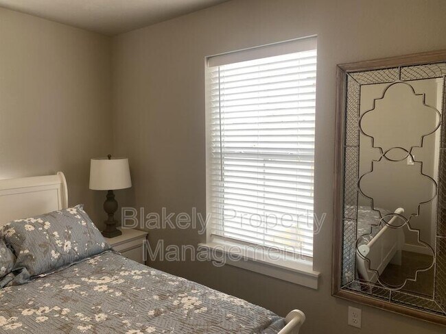 Building Photo - 5929 S Boddington Ln