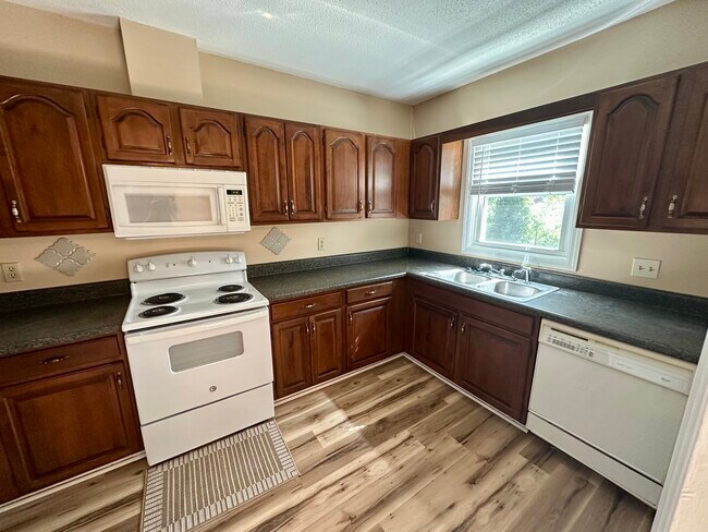 Building Photo - 107 Arcadia Ln