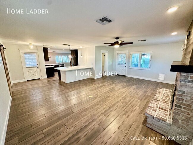 Building Photo - 4728 E Edgemont Ave