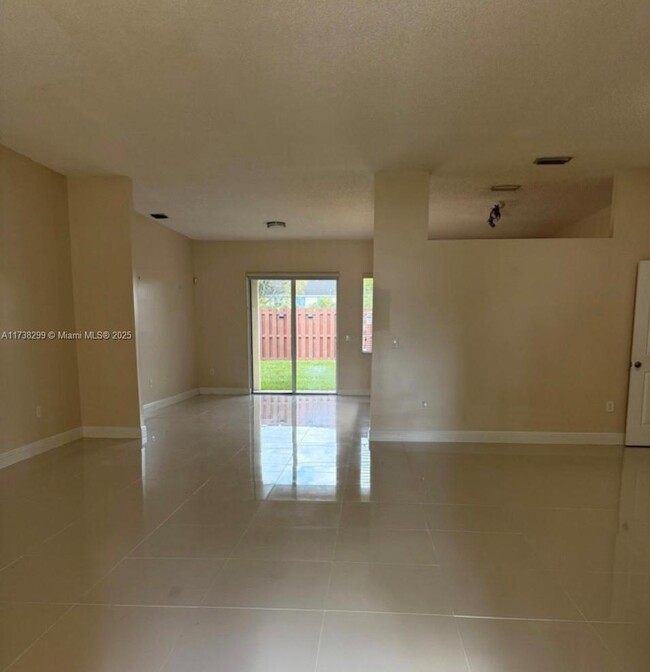 Building Photo - 2670 Dunwoodie Pl