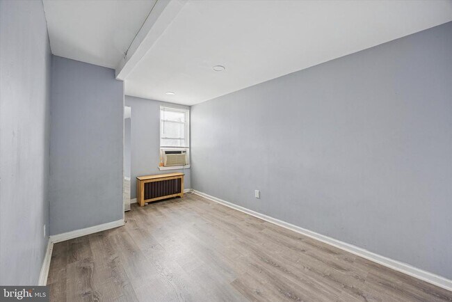 Building Photo - 4928 W Thompson St