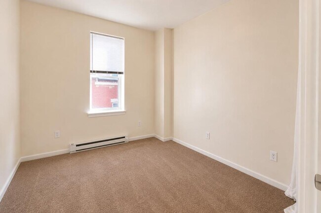 Building Photo - 124 W Potomac St