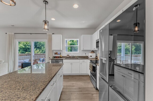 Building Photo - Spacious 3-Bedroom Home for Rent in Knight...