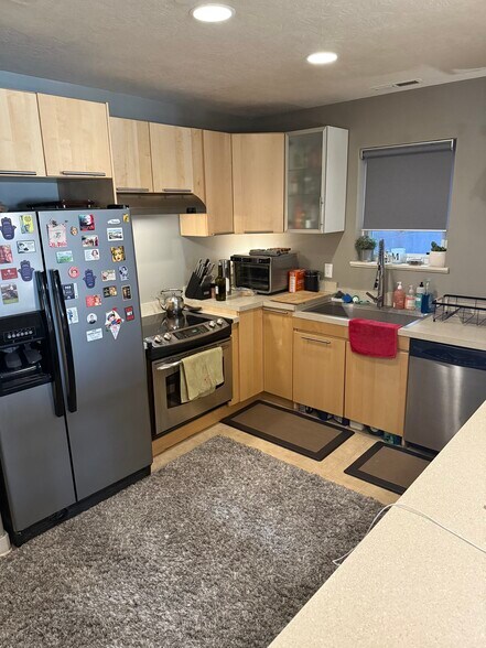 Building Photo - 725 S 200 W
