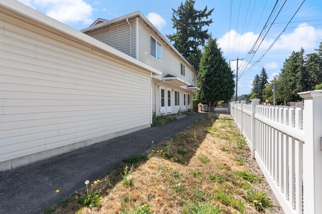 Building Photo - 1936 SE 162nd Ave