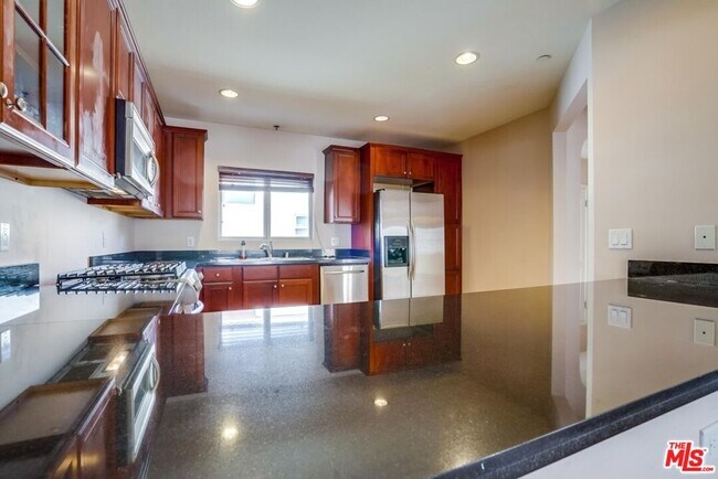 Building Photo - 1522 Amherst Ave