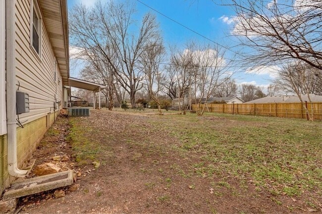 Building Photo - 731 W Greenwood St