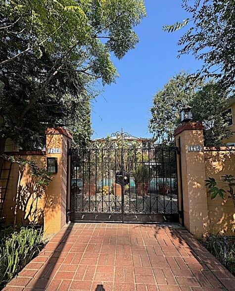 Interior Photo - Hayworth Courtyard Apartments