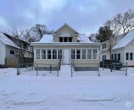 Building Photo - Five Bedroom Bungalow in Muskegon