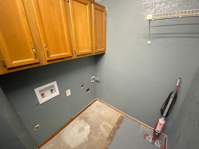 Building Photo - Northeast El Paso 3bed/2bath with Mountain...