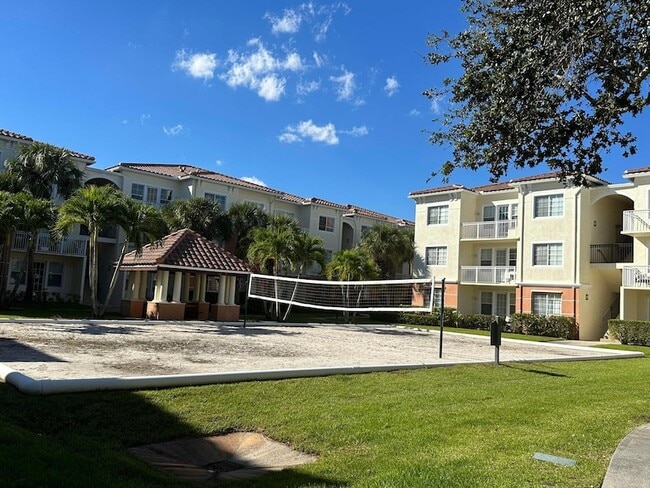 Building Photo - 9901 Baywinds Blvd