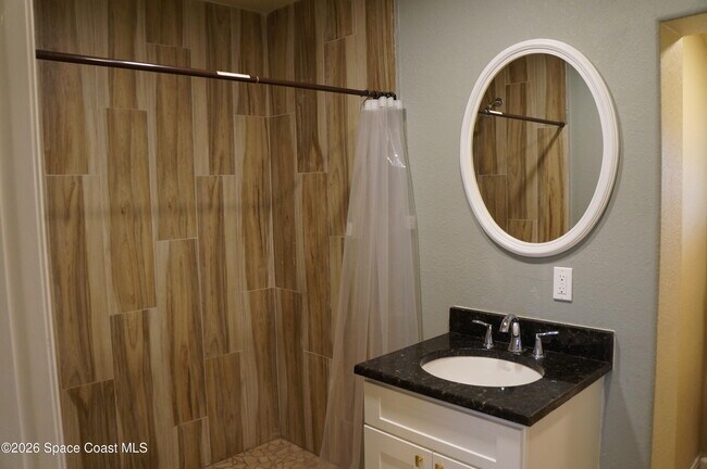 Building Photo - 483 Church St