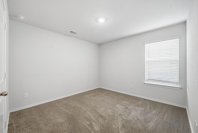 Building Photo - 4 bedroom home in Springtown, Texas