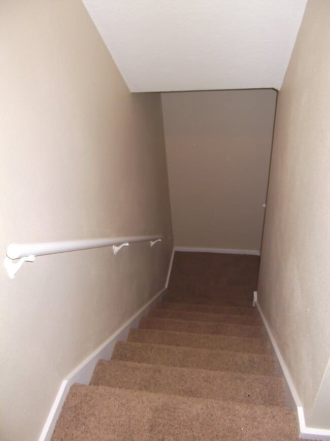 Building Photo - 2 Bedroom 1 Bathroom Townhome in Downtown ...