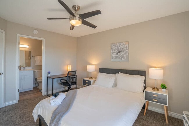 Building Photo - 8570 E McDowell Rd