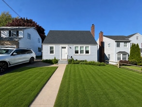 Building Photo - Cape Cod Single Family | Just a Block from the Beach!