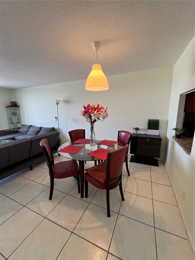 Building Photo - 1817 S Ocean Dr