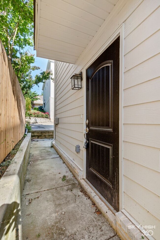 Building Photo - 530 Highland Ave