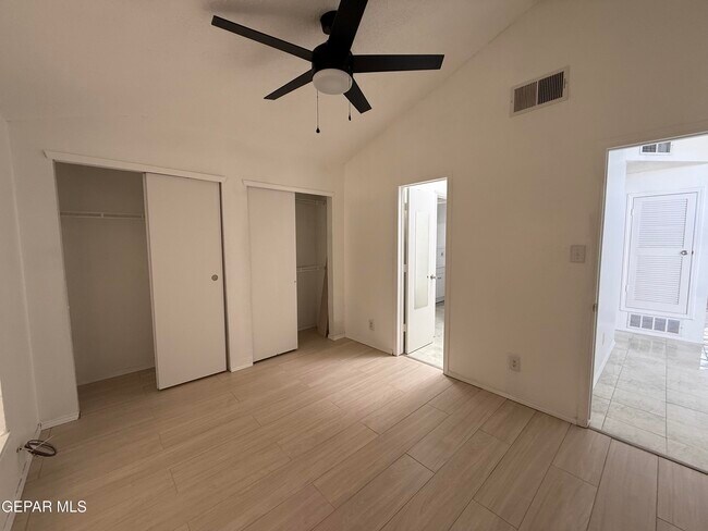 Building Photo - 1524 Greg Powers Dr