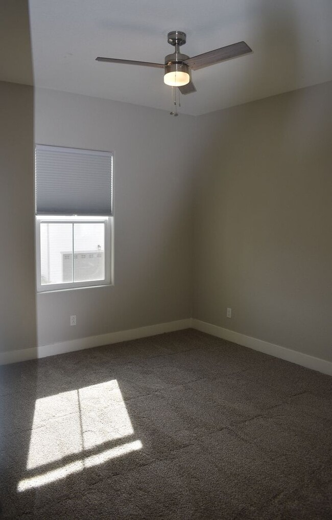 Building Photo - Newer home in beautiful Winters!