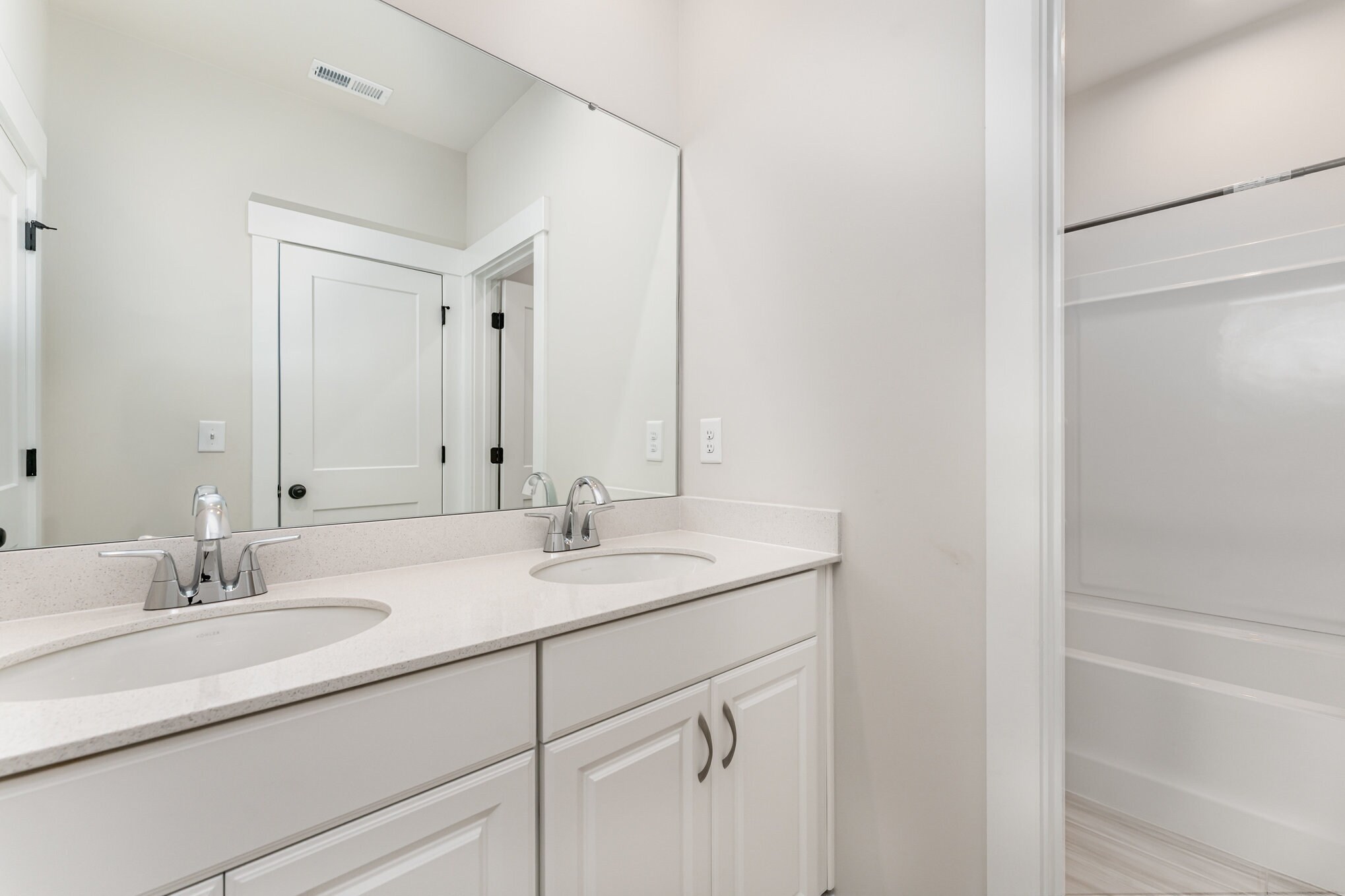 Building Photo - 9529 Munsing Dr