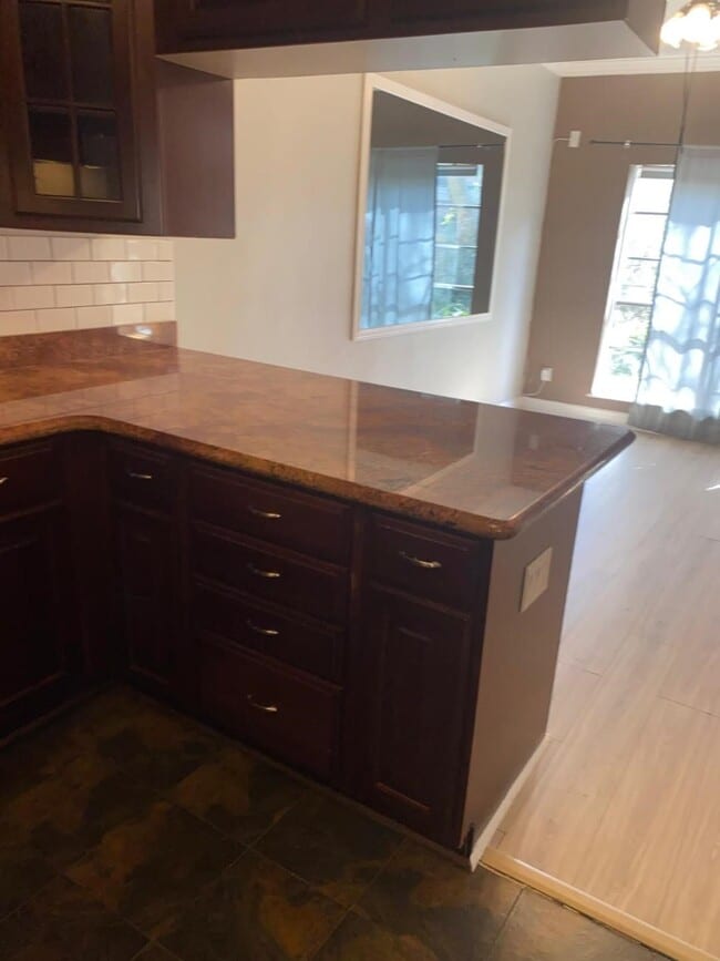 Building Photo - 2100 Tanglewilde St