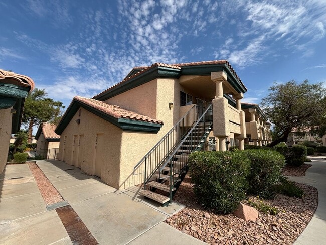 Building Photo - Beautiful 2BED/2BATH Condo near The Lakes