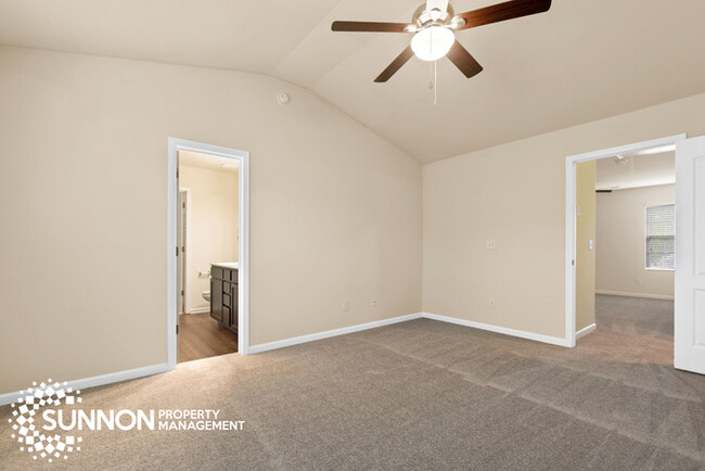 Building Photo - 3 Bed/2.5 Bath Home Close to Mountain Isla...