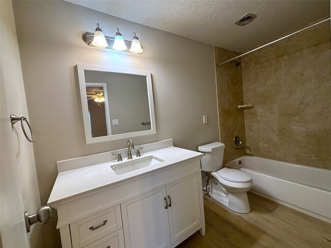 Building Photo - 12841 Orion Ct