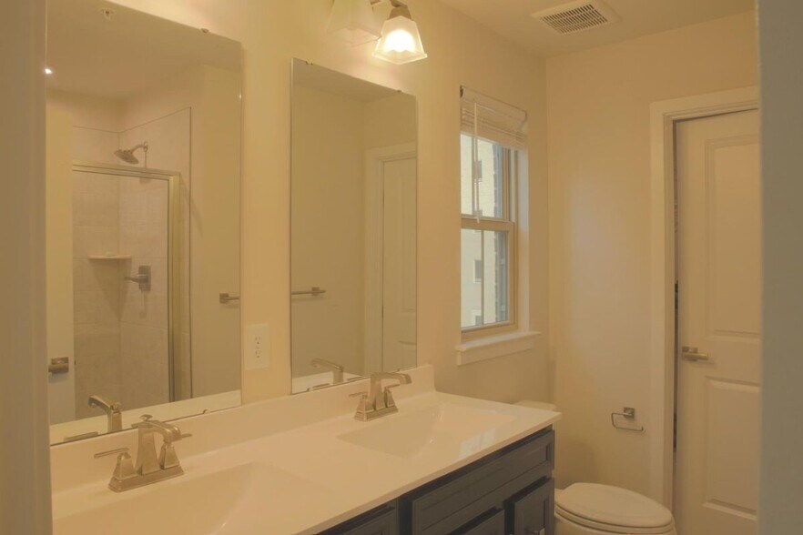 Building Photo - 2816 Devonshire Clfs Ter