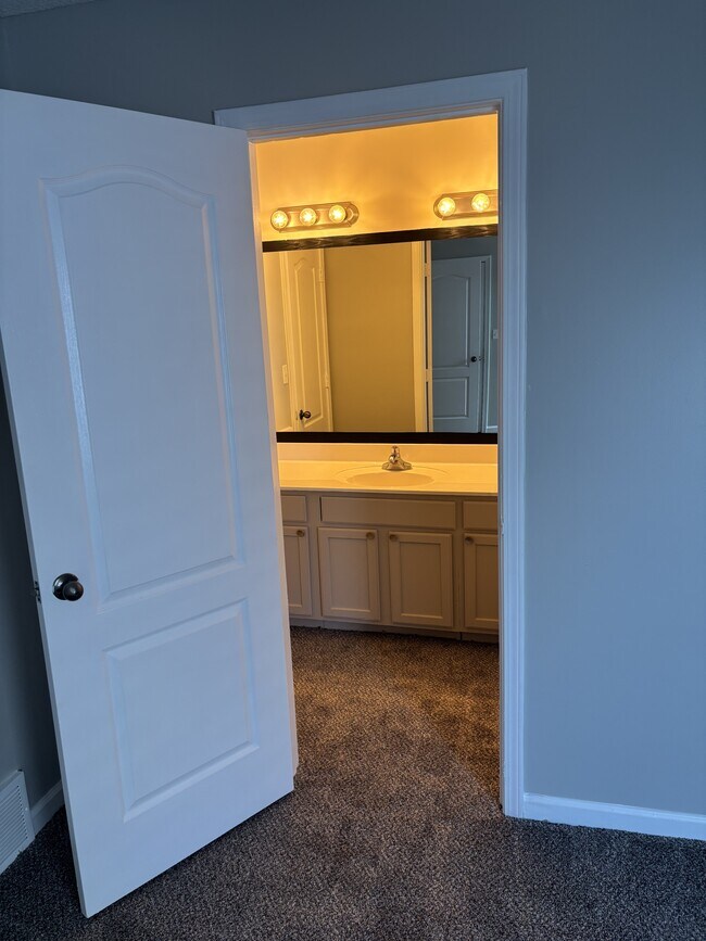 Building Photo - 9150 Cinderhill Cove E