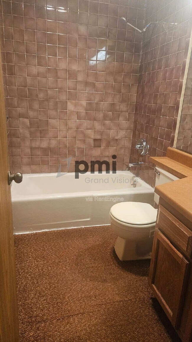 Building Photo - 955 4th St