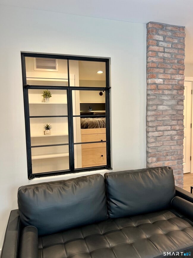 Building Photo - 177 Butternut St