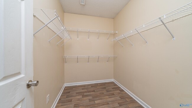 Building Photo - 220 Park Stone Dr