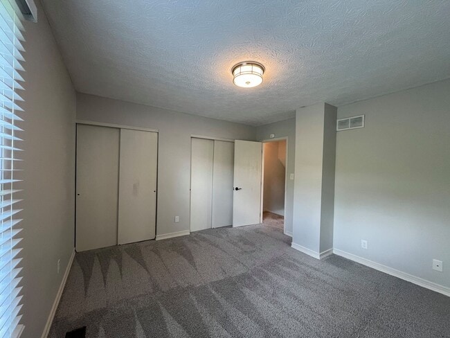 Building Photo - Beautiful  2-Bedroom Condo with Cozy Patio...