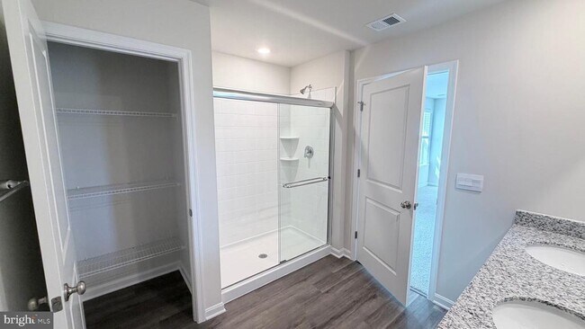 Building Photo - 107 Dinges St