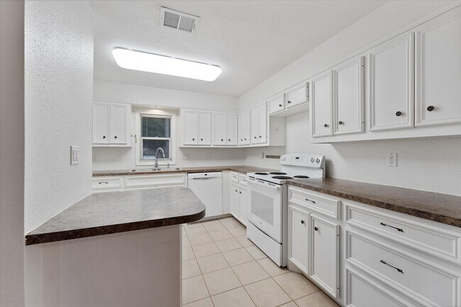 Building Photo - 11104 Quinlan North Lake Dr