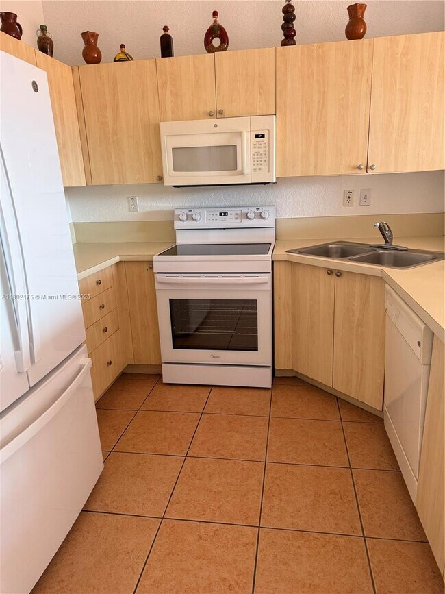 Building Photo - 17044 SW 137th Ct