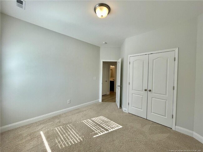 Building Photo - 279 Cromwell Ct