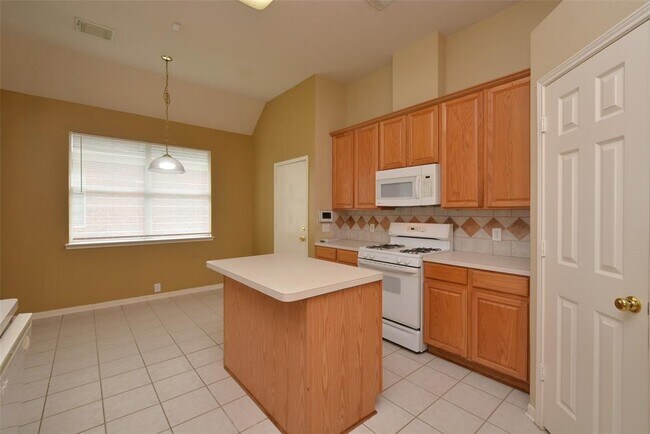 Building Photo - 2931 Sunbird Dr