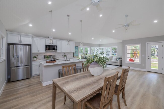 Building Photo - Adorable rental available in heart of Orlando !