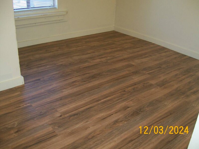 Building Photo - 221 E Callender St