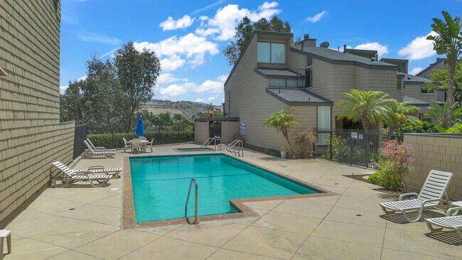 Building Photo - 33492 Valley View Ct