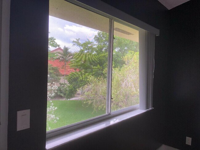 Building Photo - 9322 NW 9th Pl