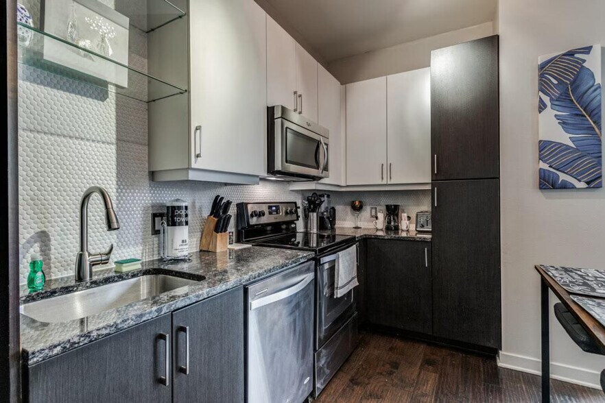 Building Photo - 3636 McKinney Ave