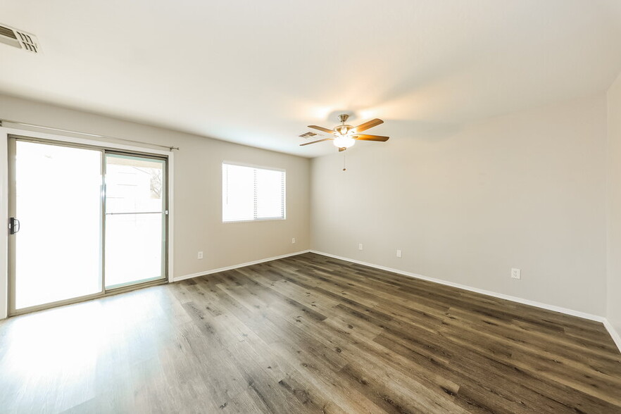 Building Photo - 3252 W Huntington Dr