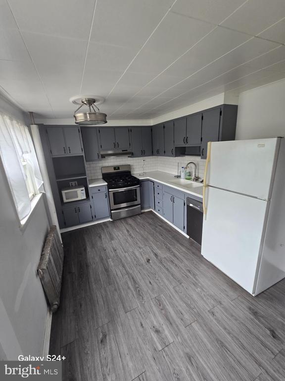 Building Photo - 462 New Elm St